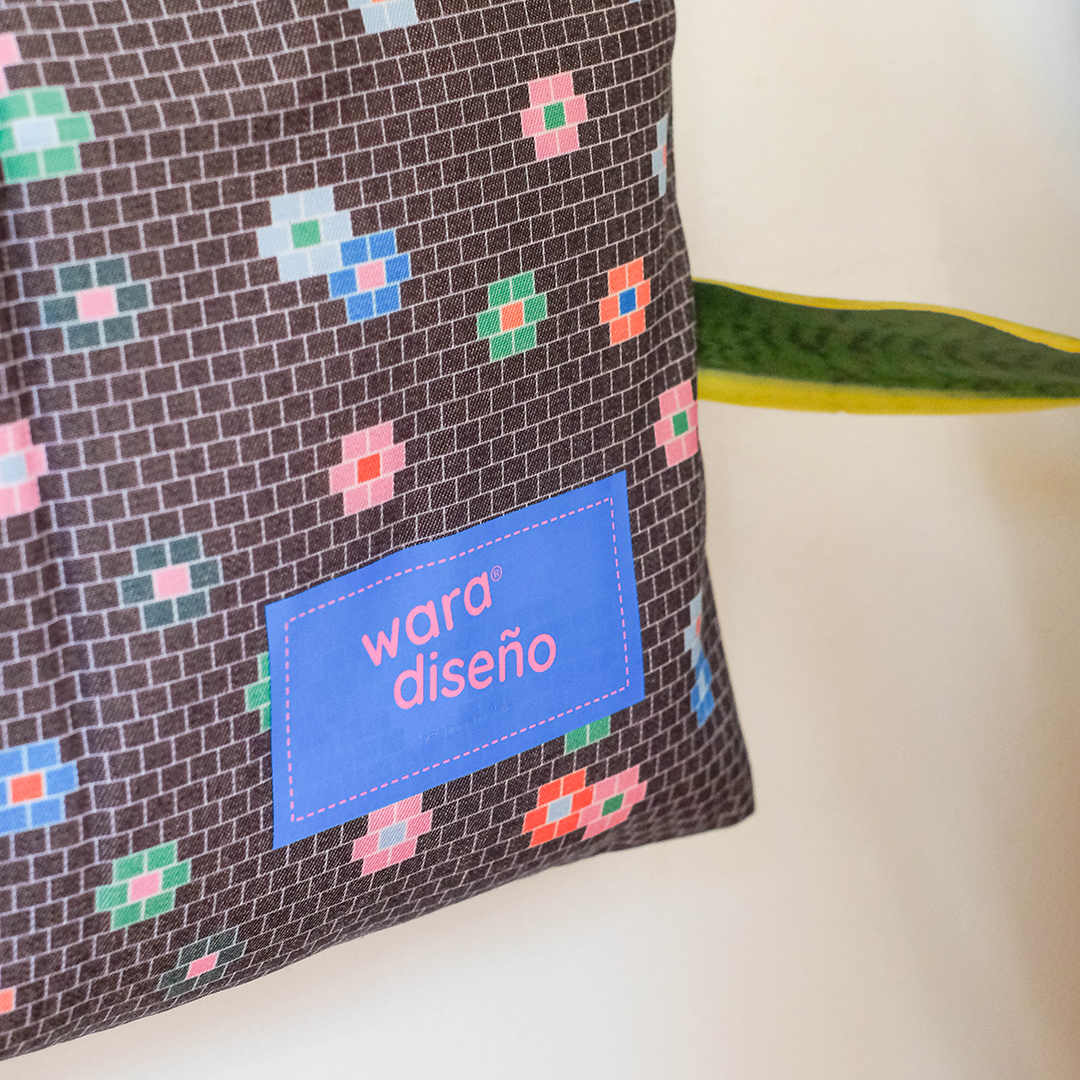 Totebag flores negro - Imagen 2